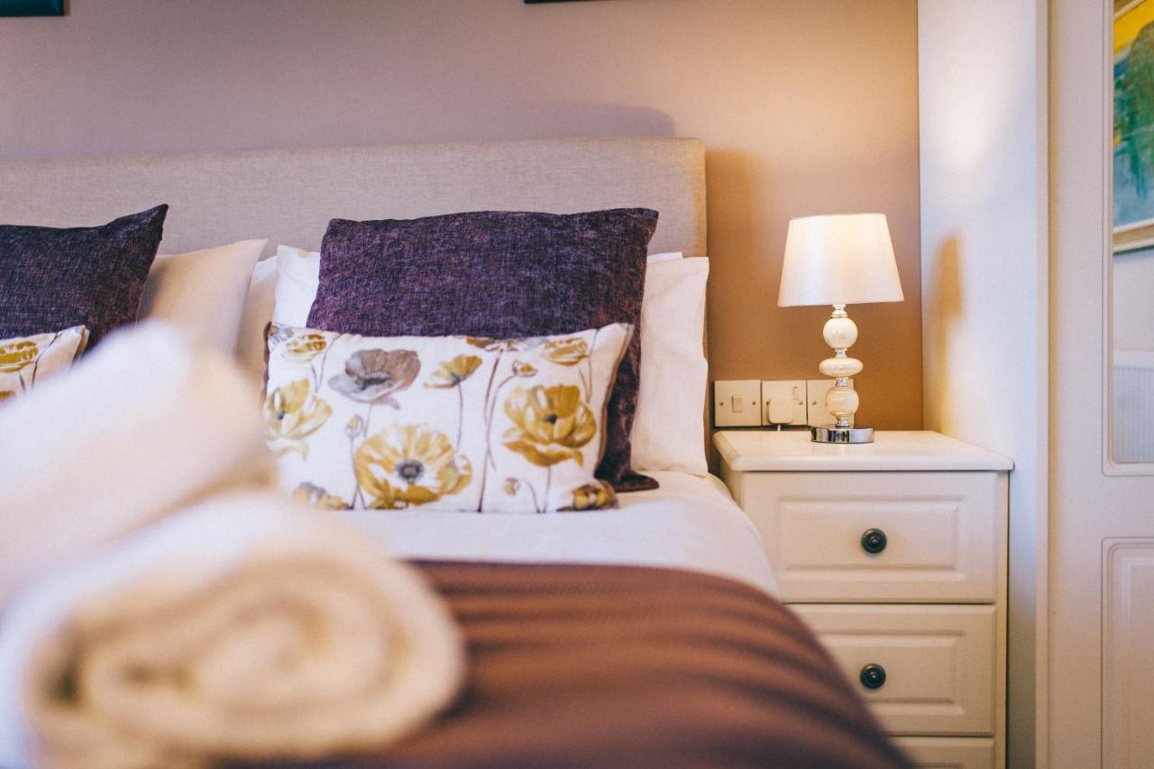 Ferlas Bed And Breakfast Penrhyndeudreath Ngoại thất bức ảnh