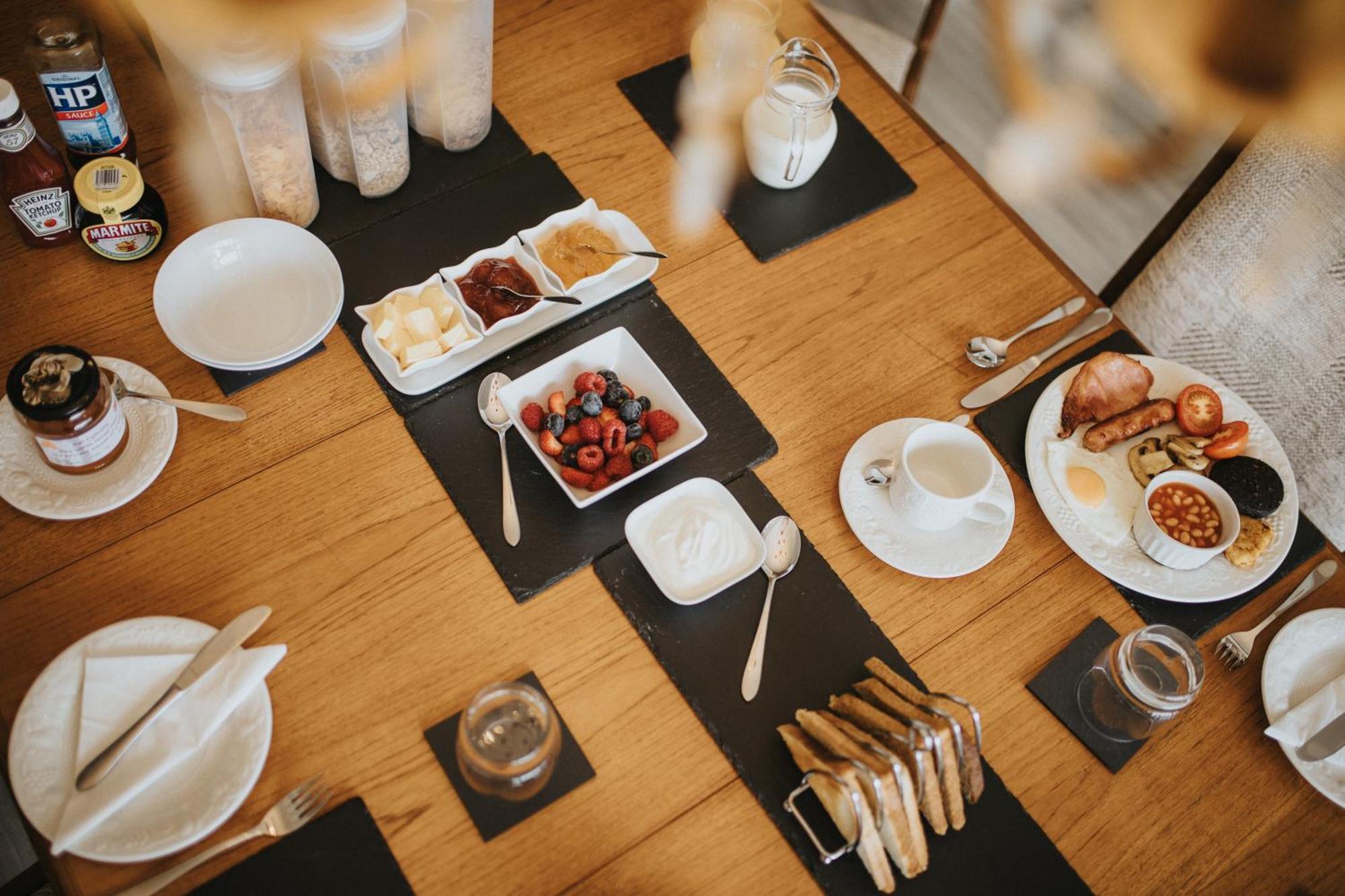 Ferlas Bed And Breakfast Penrhyndeudreath Ngoại thất bức ảnh