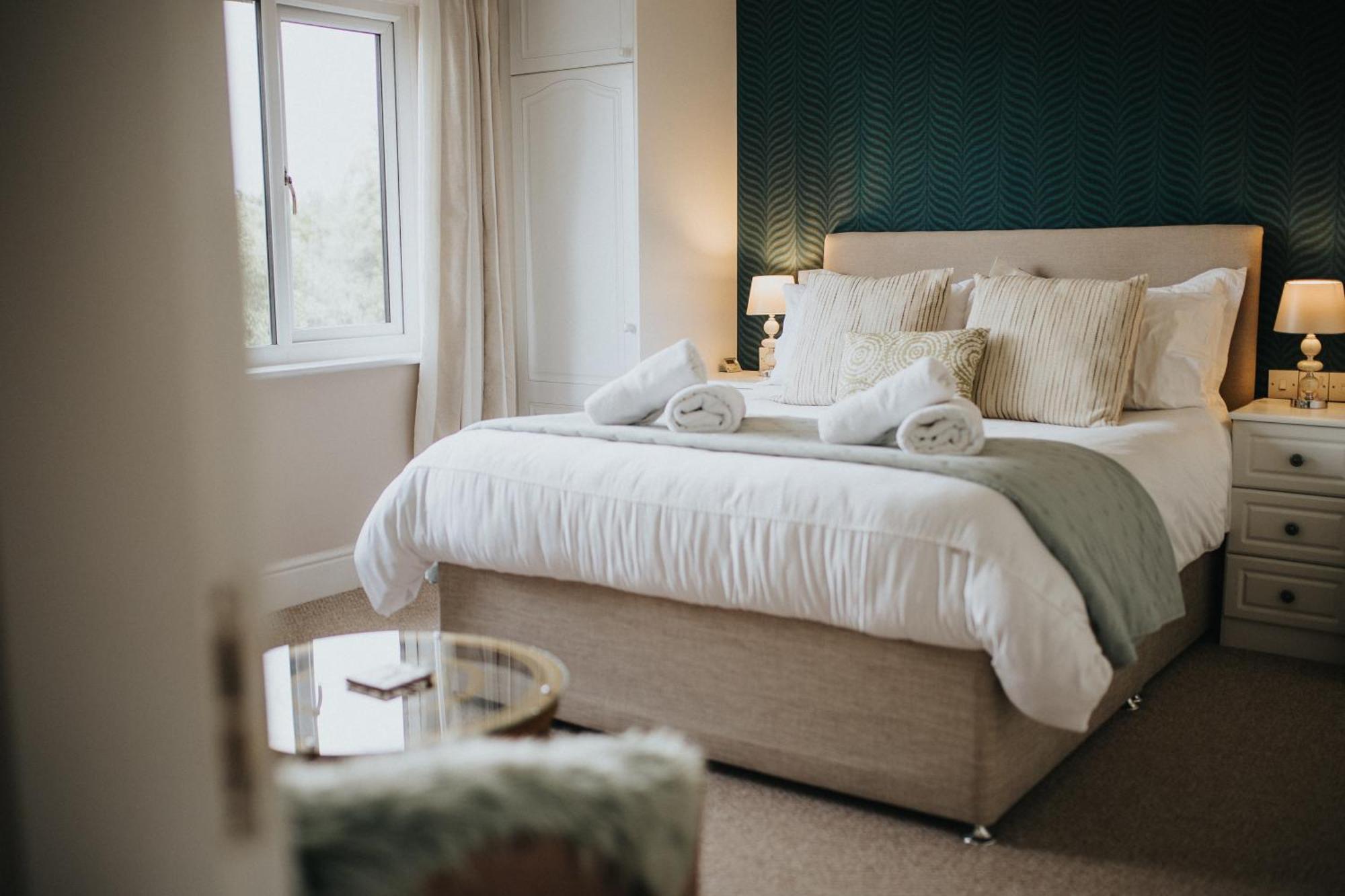 Ferlas Bed And Breakfast Penrhyndeudreath Ngoại thất bức ảnh